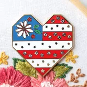 美國 Flamingo Toes | 磁力安針貼 Needle Minder | Sweet Freedom Heart Flag