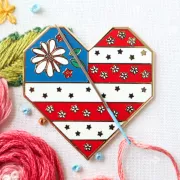 美國 Flamingo Toes | 磁力安針貼 Needle Minder | Sweet Freedom Heart Flag