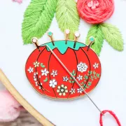 美國 Flamingo Toes | 磁力安針貼 Needle Minder | Vintage Tomato Floral Pin Cushion