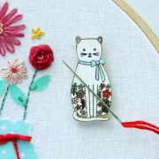 美國 Flamingo Toes | 磁力安針貼 Needle Minder | White Floral Cat